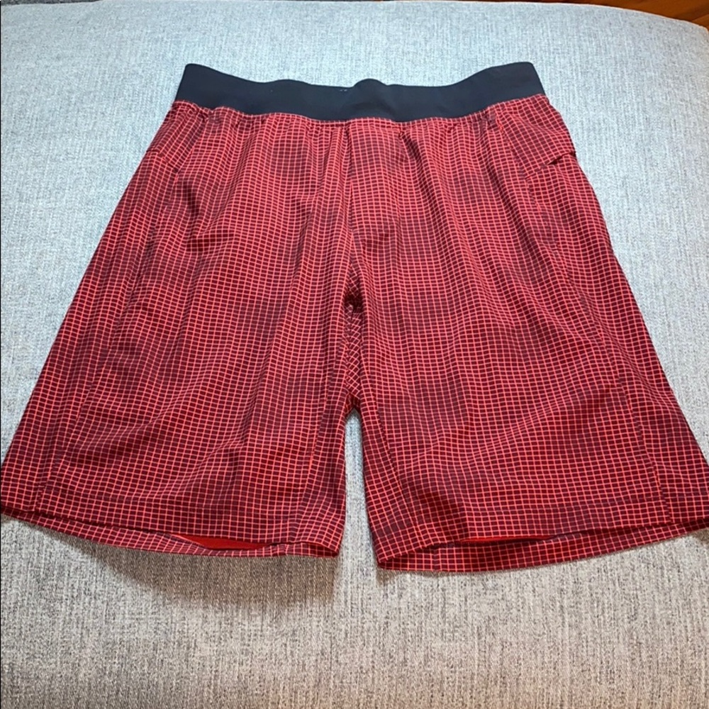 Lululemon Men’s Running short sz L